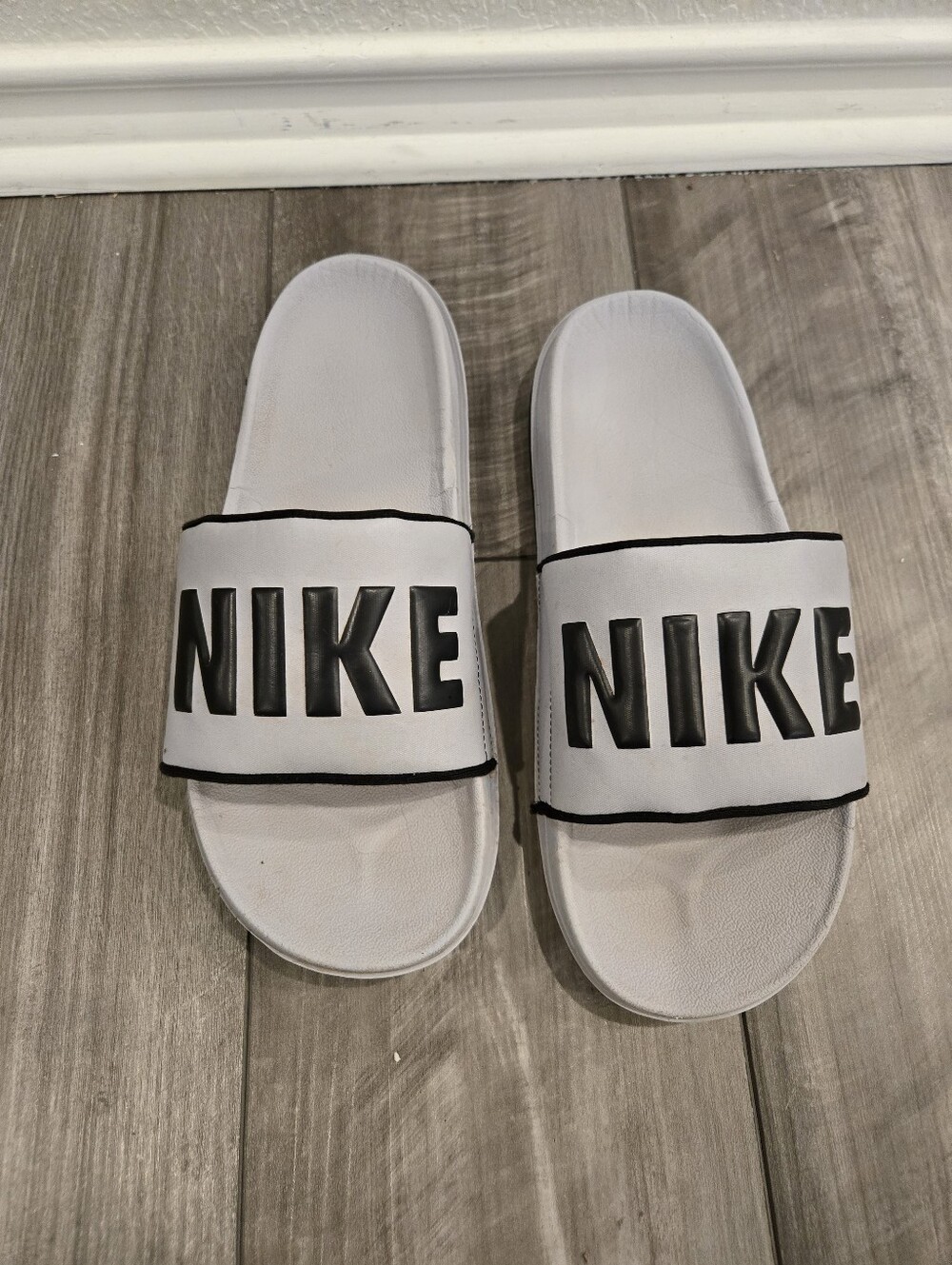 Nike Offcourt Slides Men’s Size 11 Grey Black Logo Slip On Sandals